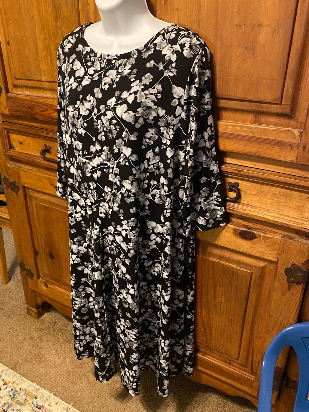 Roman’s Plus 18/20 Floral
Boatneck Swing Dress Black
White Ultrasmooth Lg Petite